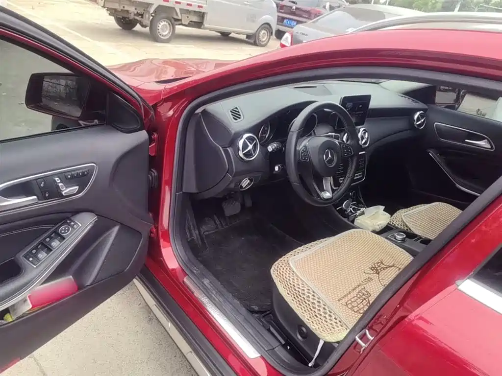 Mercedes-Benz GLA 2018 — фото 16