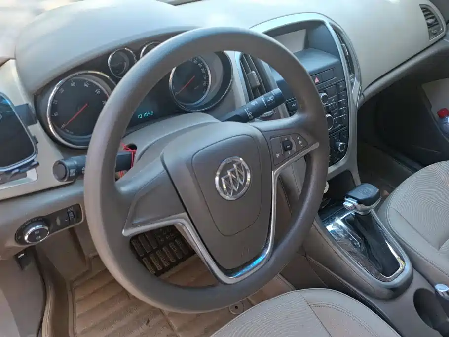 Buick Excelle 2014 — фото 15