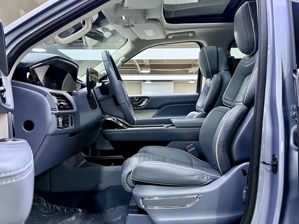 Lincoln Navigator 2019 — фото 23