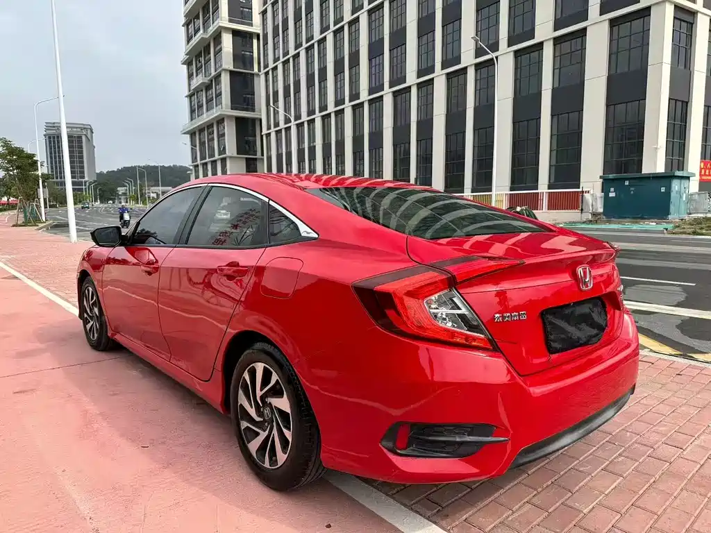 Honda Civic 2018 — фото 4