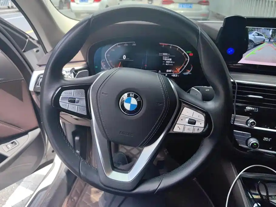 BMW 5 Series 2022 — фото 15