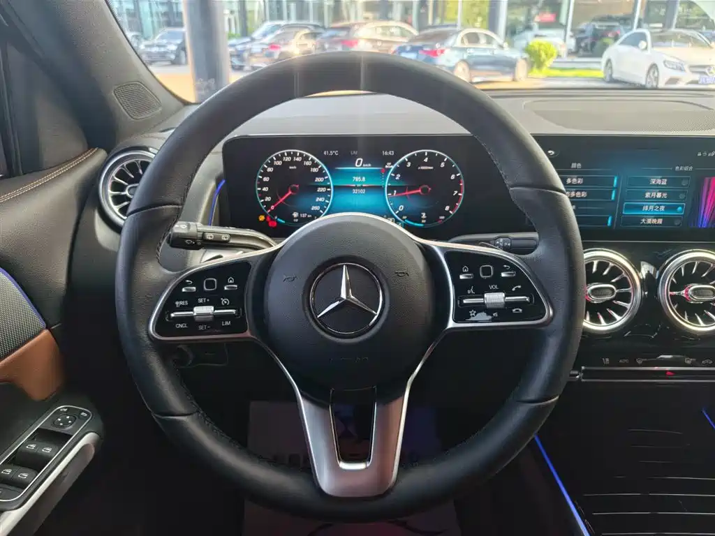 Mercedes-Benz GLB 2023 — фото 10