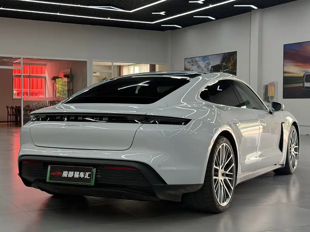 Porsche Taycan 2021 — фото 9