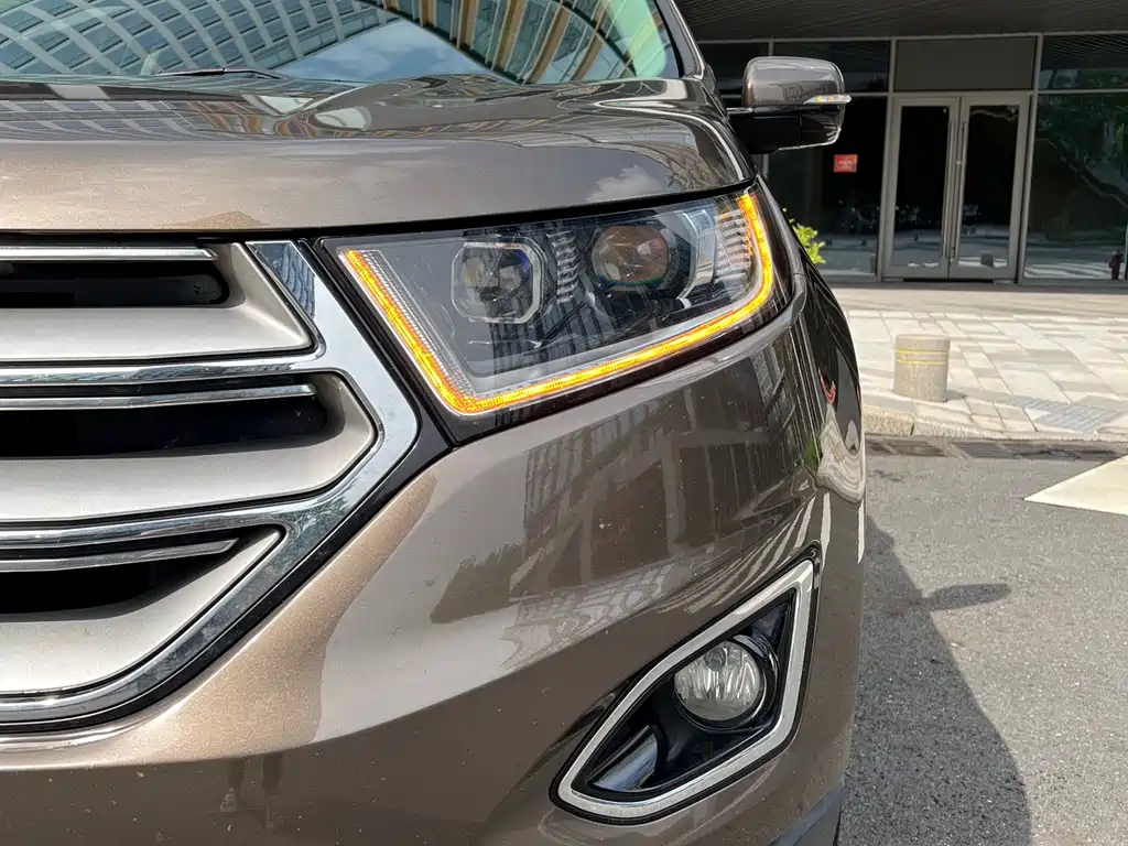 Ford Edge 2018 — фото 17