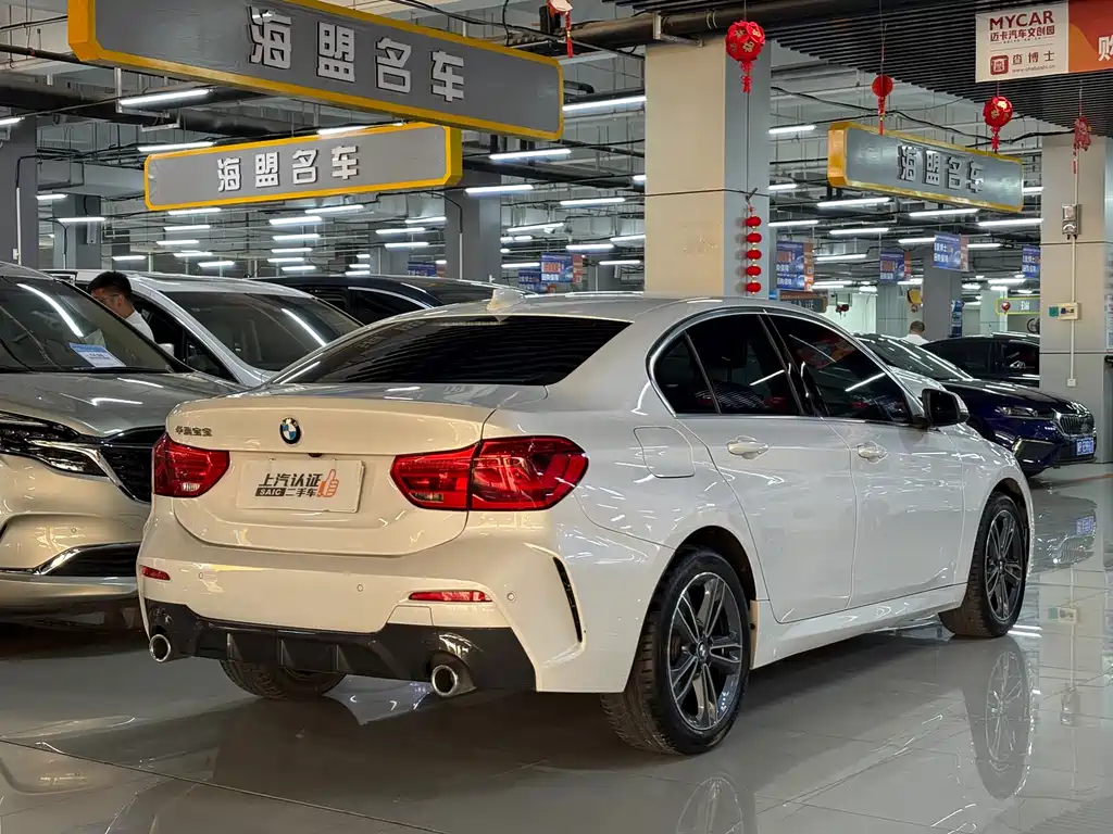 BMW 1 Series 2022 — фото 10