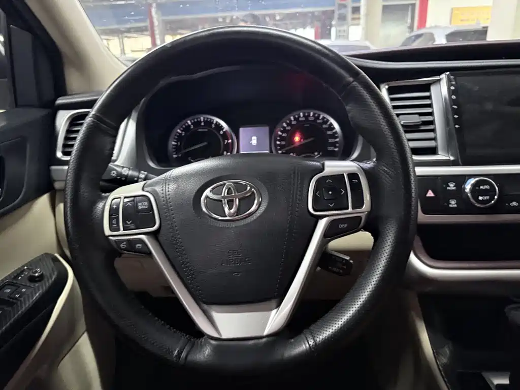 Toyota Highlander 2017 — фото 12