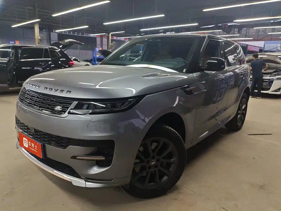 Land Rover Sport 2025 — фото 1