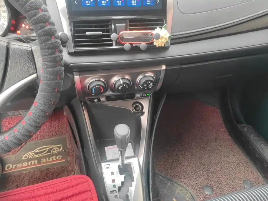 Toyota Yaris L 2015 — фото 16