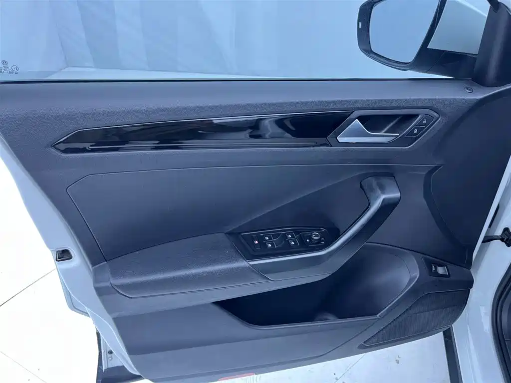 Volkswagen T-Roc 2022 — фото 23