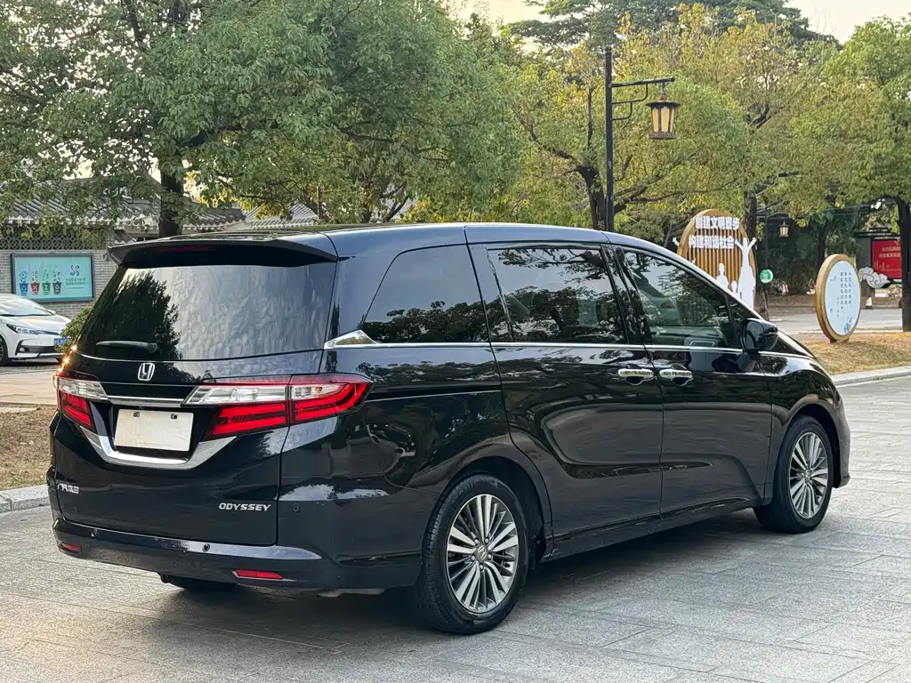 Honda Odyssey 2019 — фото 16