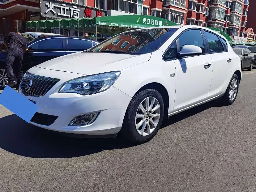 Buick Excelle 2013 — фото 1