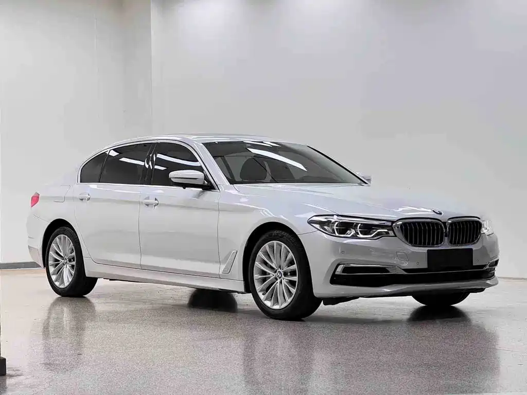 BMW 5 Series 2020 — фото 3