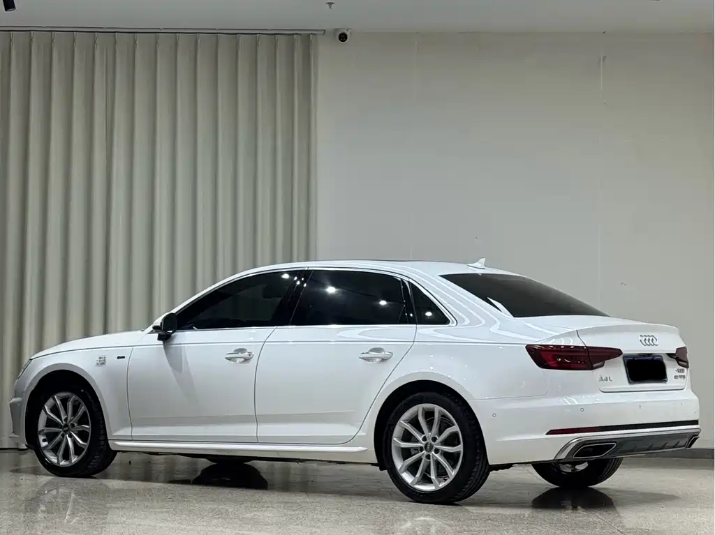 Audi A4L 2020 — фото 4