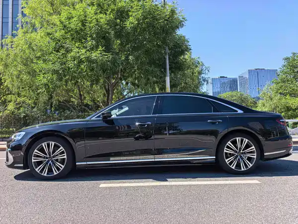 Audi A8 2024