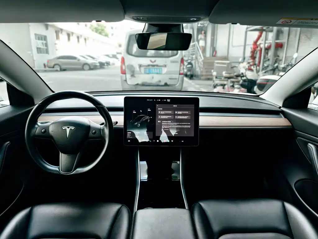 Tesla Model 3 2019 — фото 16