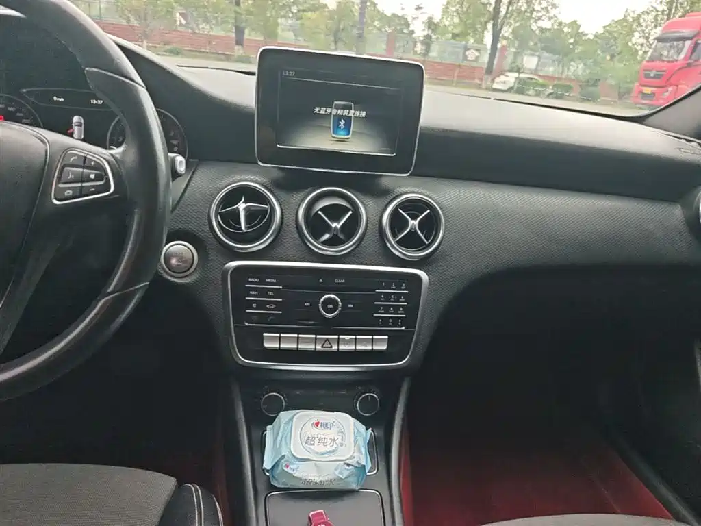 Mercedes-Benz A-Class 2017 — фото 13
