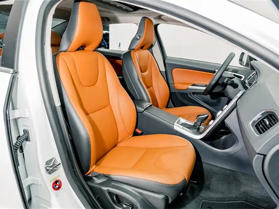 Volvo S60 2018 — фото 18