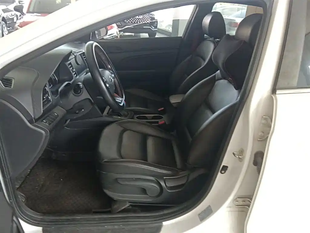 Hyundai Elantra 2020 — фото 15