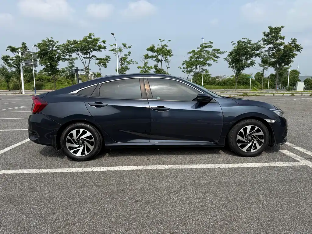 Honda Civic 2017 — фото 16