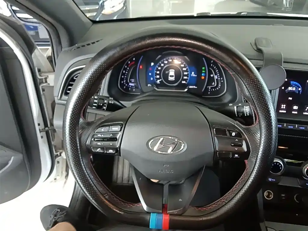 Hyundai Elantra 2020 — фото 11