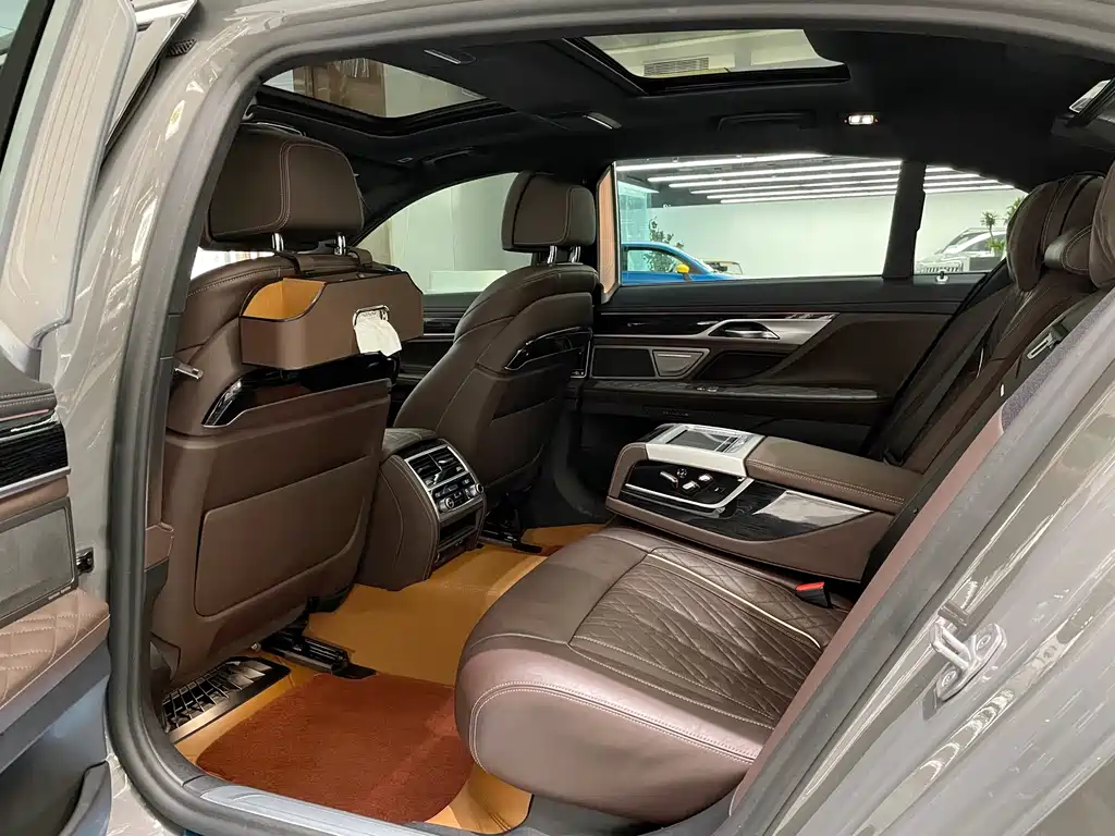 BMW 7 Series 2021 — фото 13