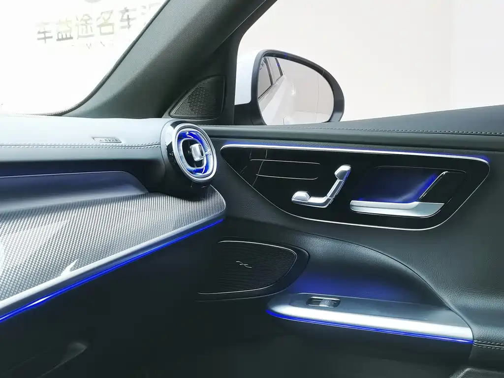 Mercedes-Benz C-Class 2025 — фото 15