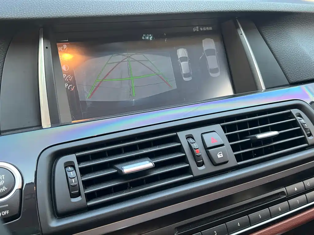 BMW 5 Series 2017 — фото 10