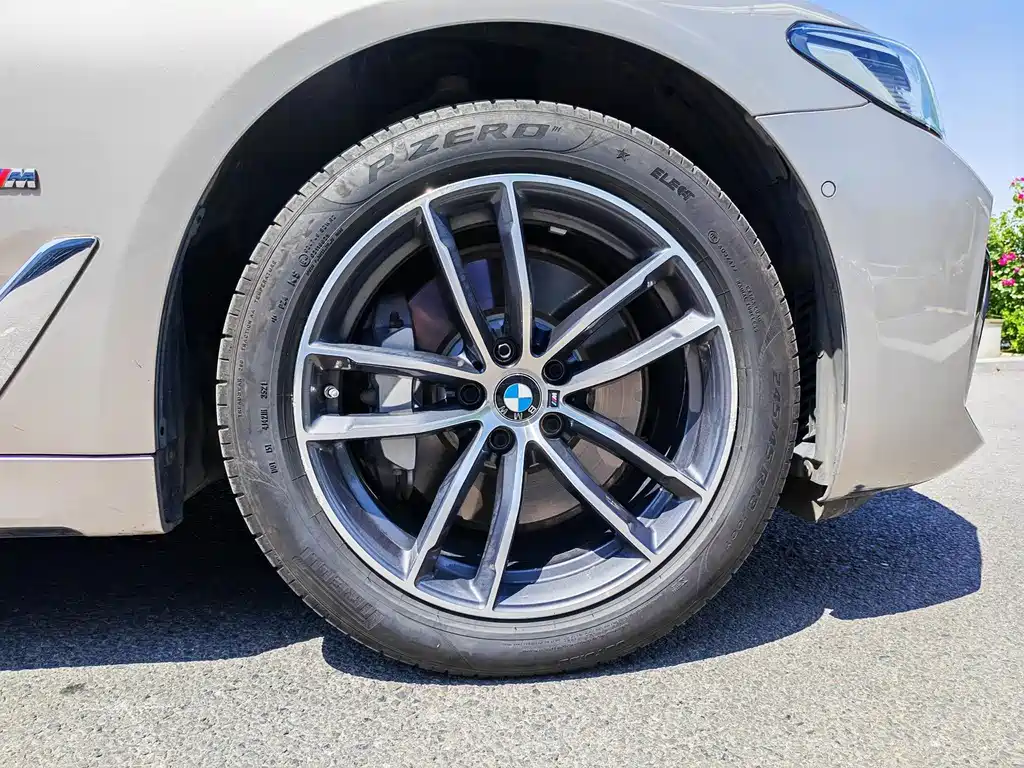 BMW 5 Series New Energy 2021 — фото 9