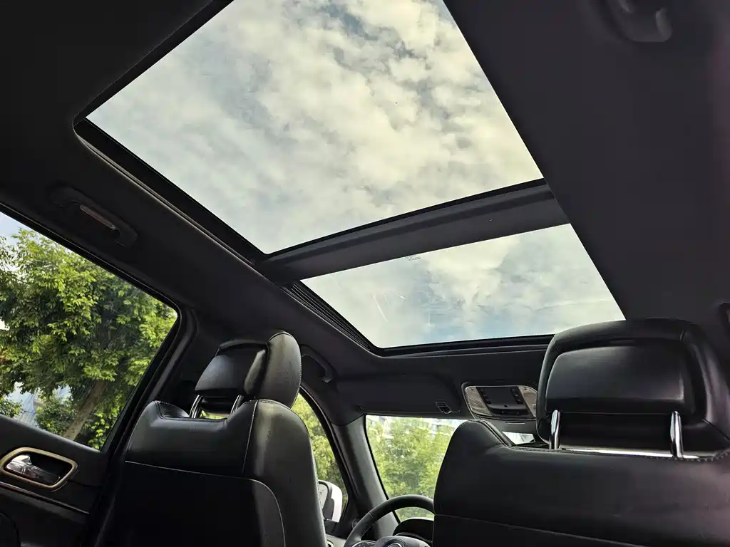 Jeep Grand Cherokee 2015 — фото 9
