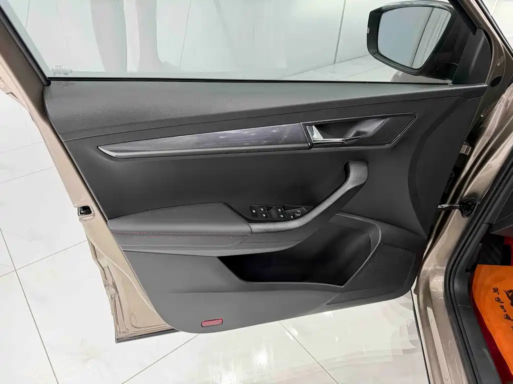 Skoda Karoq 2023 — фото 8