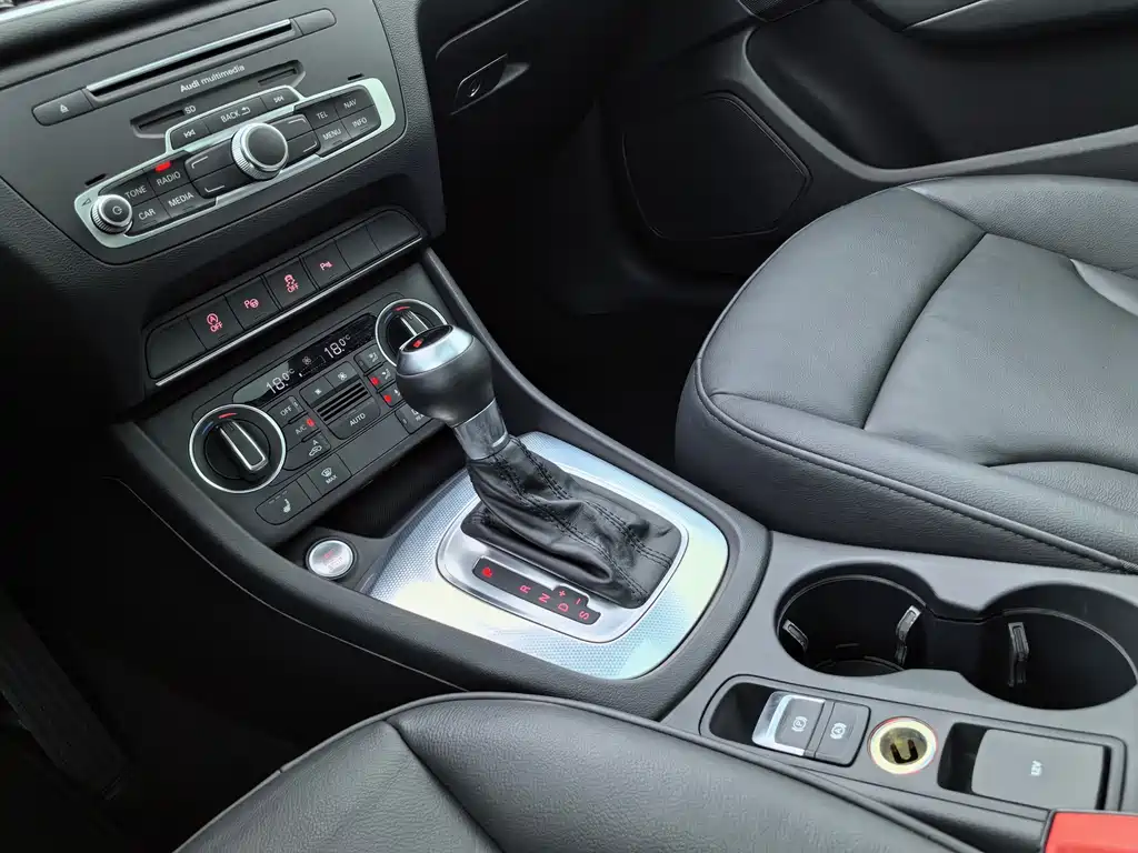 Audi Q3 2017 — фото 23