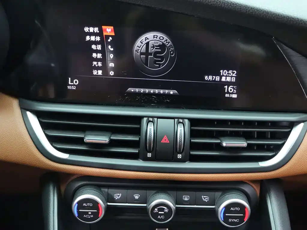 Alfa Romeo Giulia 2019 — фото 12