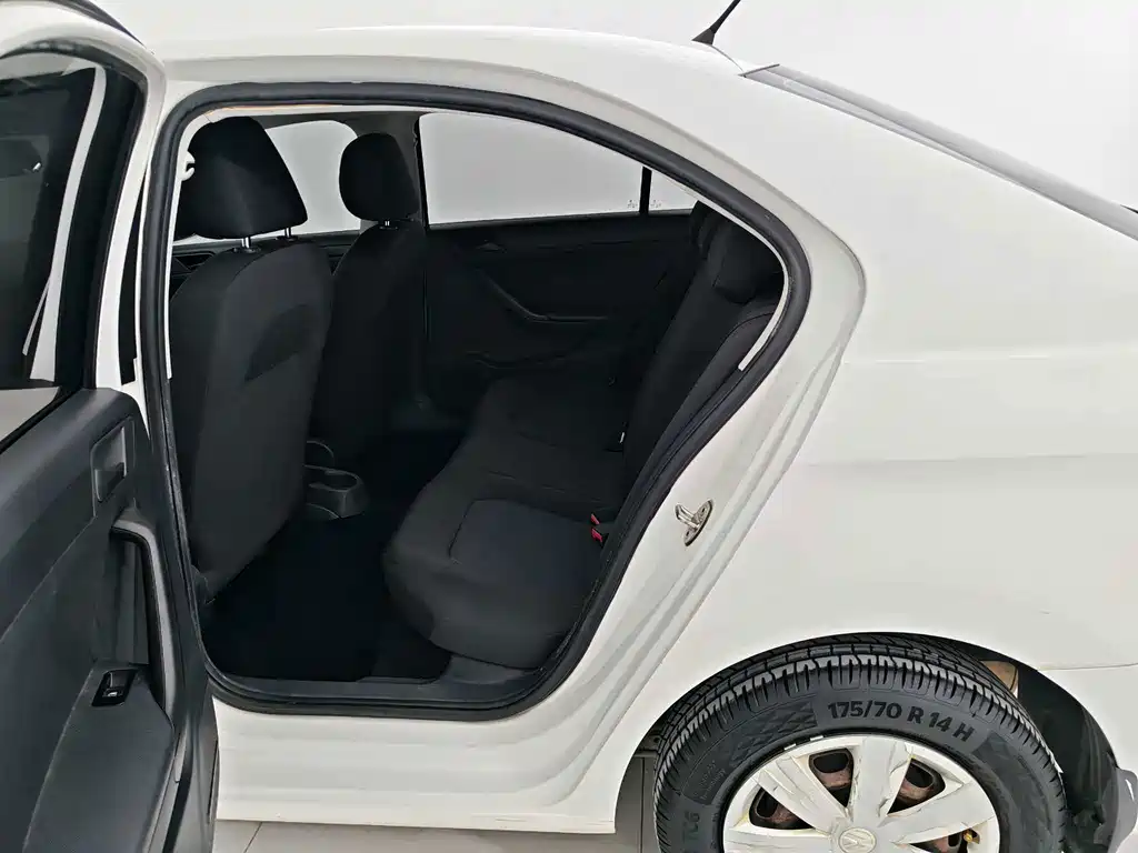 Volkswagen Jetta 2016 — фото 10