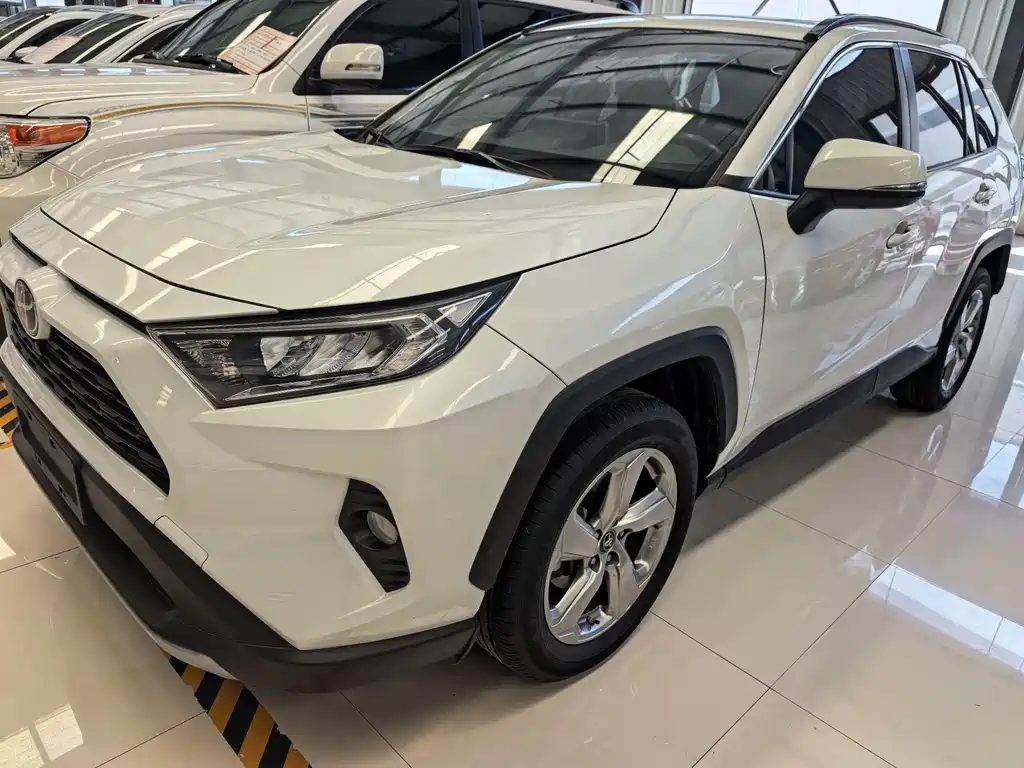 Toyota RAV4 2020 — фото 1