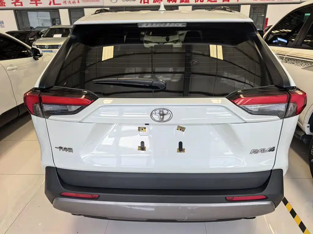 Toyota RAV4 2020 — фото 4