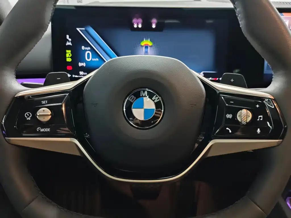 BMW 5 Series 2025 — фото 18