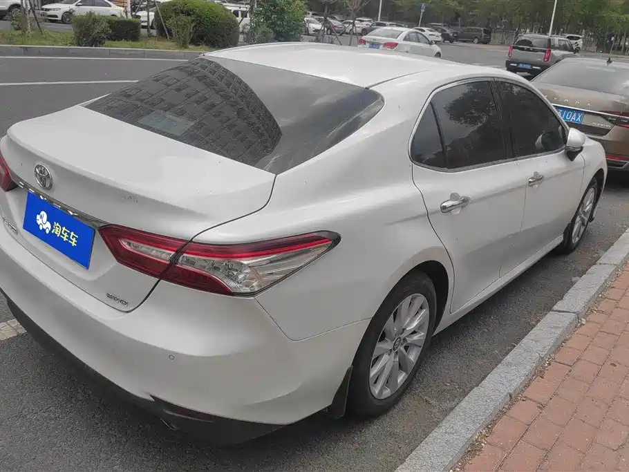 Toyota Camry 2021 — фото 3