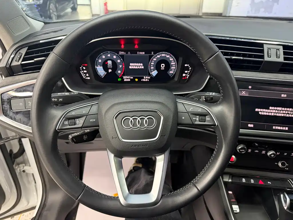 Audi Q3 2022 — фото 10
