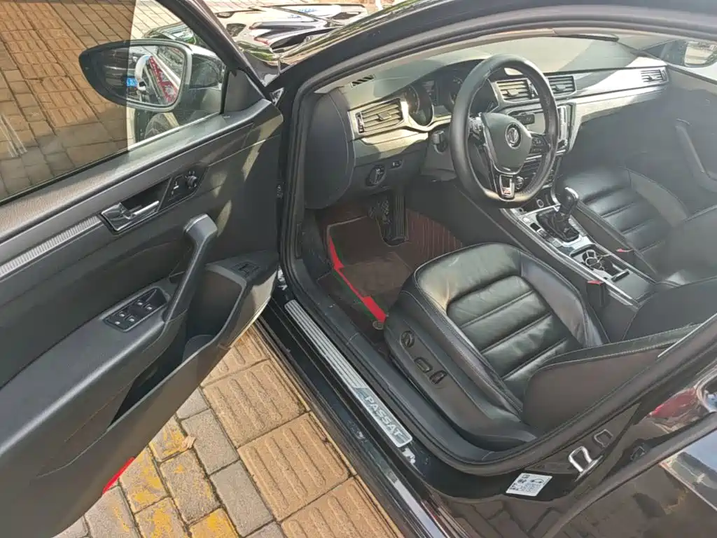 Volkswagen Passat 2018 — фото 16