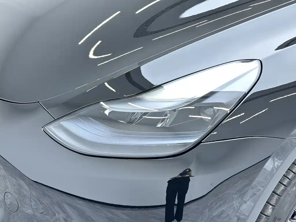 Tesla Model Y 2023 — фото 11