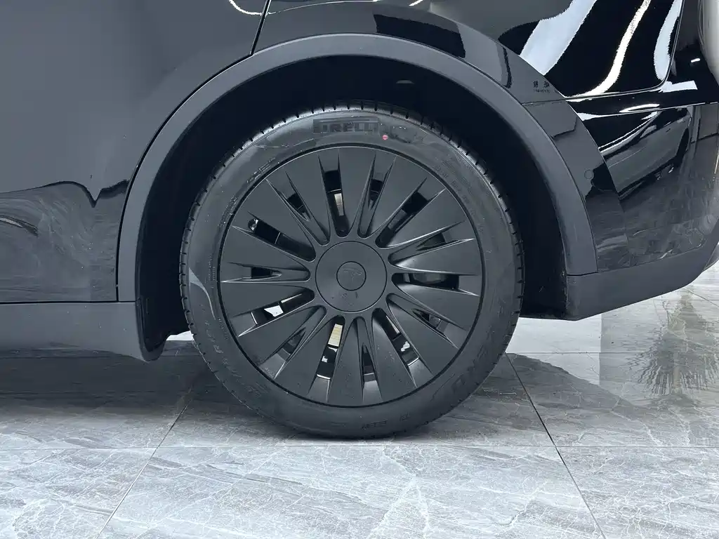 Tesla Model Y 2023 — фото 13