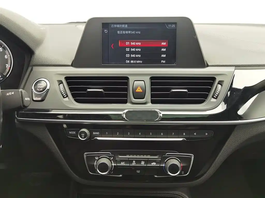 BMW 1 Series 2019 — фото 12