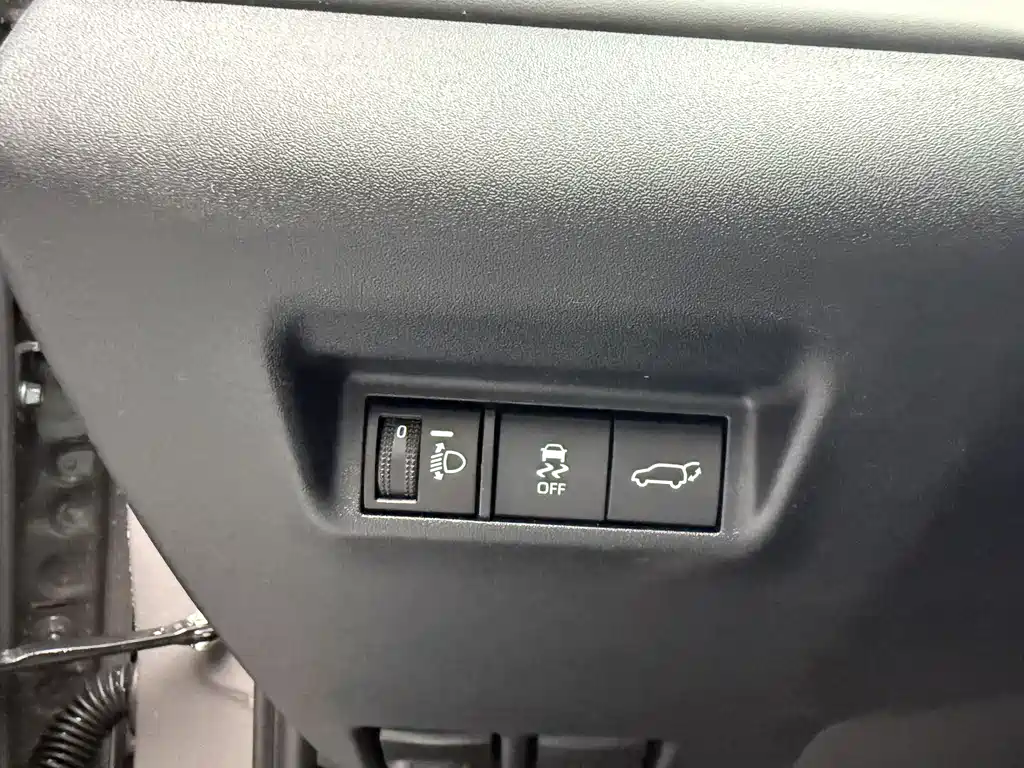 Toyota RAV4 — фото 12
