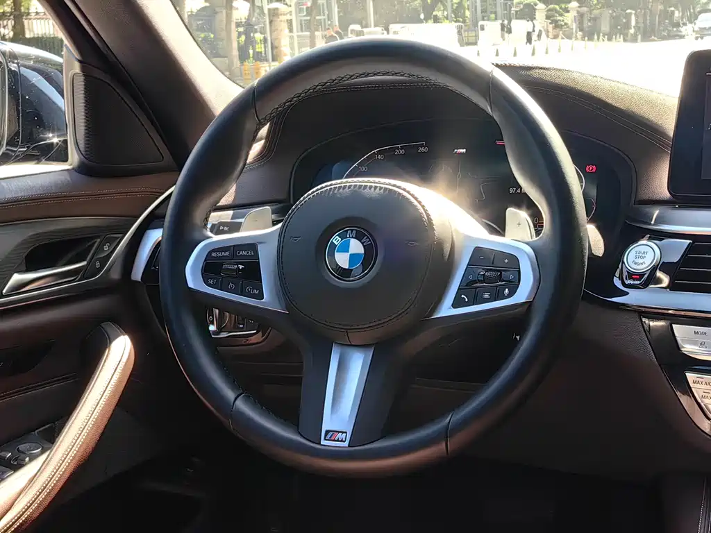 BMW 5 Series 2022 — фото 15