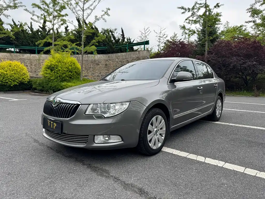 Skoda Superb 2012 — фото 2
