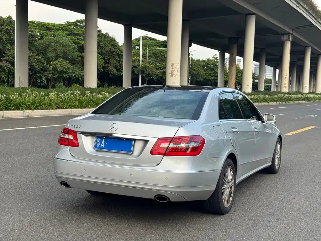 Mercedes-Benz E-Class 2010