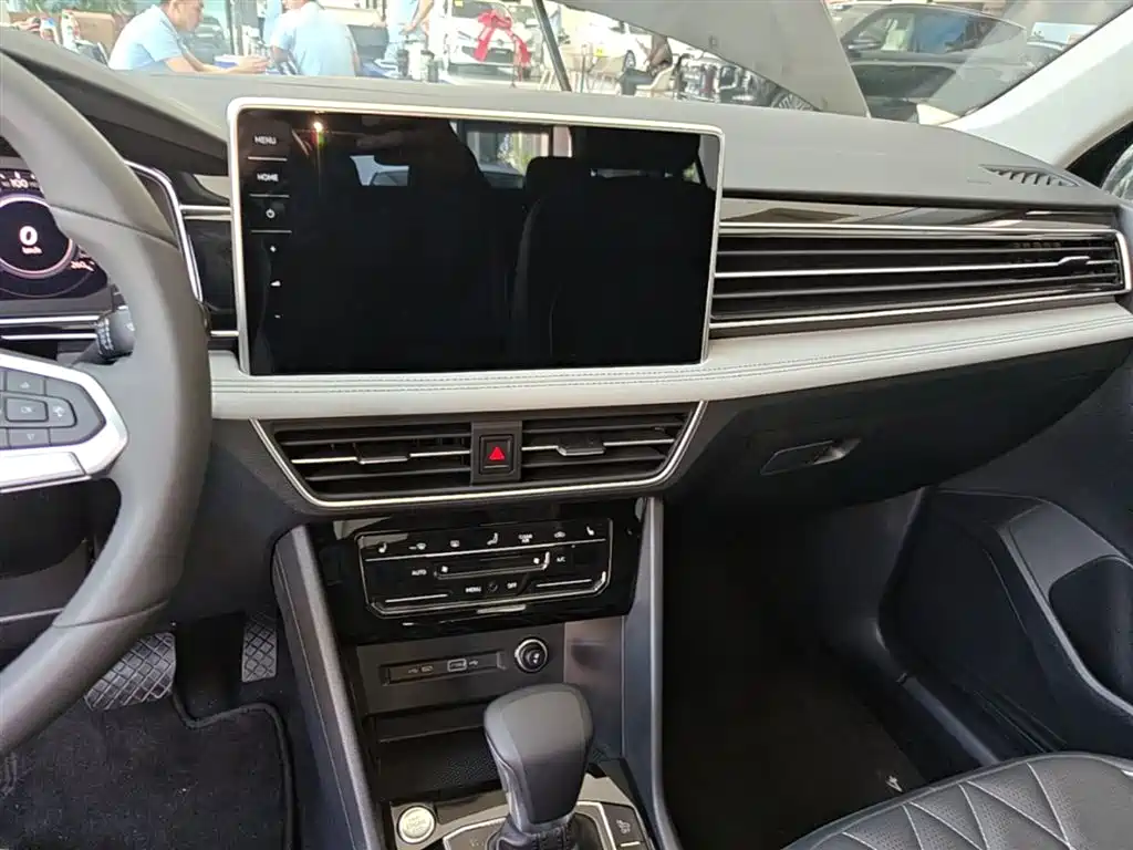 Volkswagen Tiguan L PHEV 2025 — фото 13