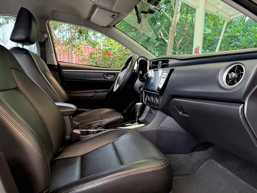 Toyota Corolla 2018 — фото 12