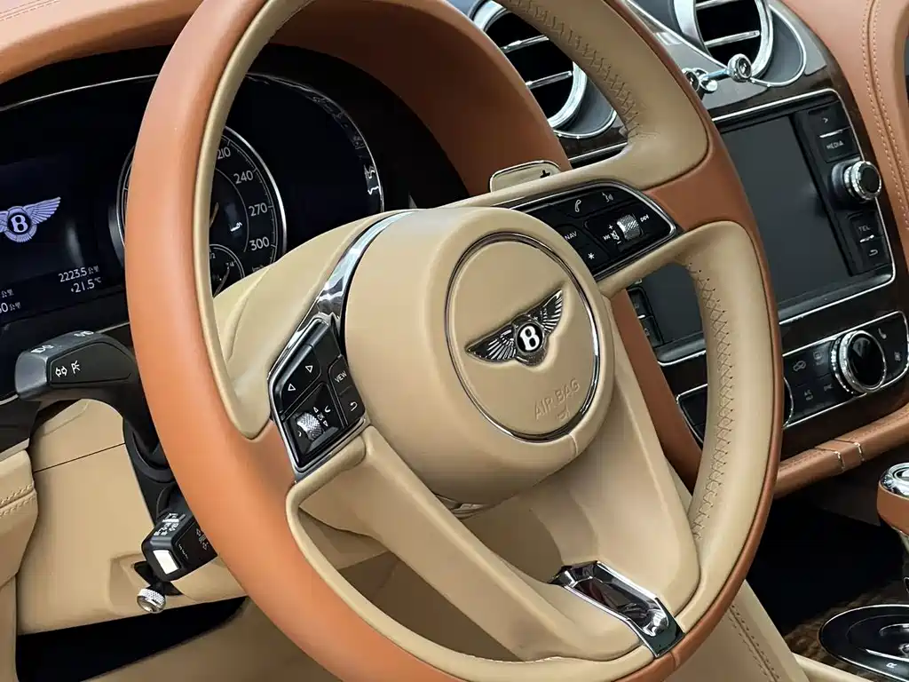 Bentley Bentayga 2020 — фото 9