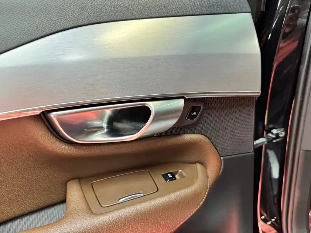 Volvo XC90 2019 — фото 25